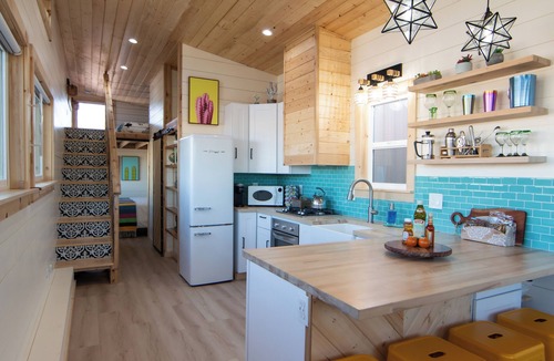 Anthem Cabin | Charming Phoenix Tiny Home-4 Beds, Full Kitchen, Wifi, AC, Grill, Pool & Hot Tub