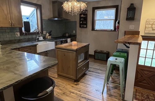 Valley Bend House | Charming, remodeled farmhouse on the river to kayak with a hot tub & a firepit!