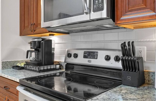 Trinidad Condo | Charming Renovated Condo+Full Home+Street Parking