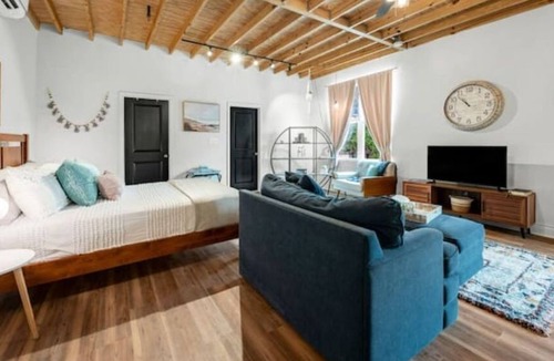 Downtown Apartment | Charming & Spacious Hideaway by Downtown Bryan