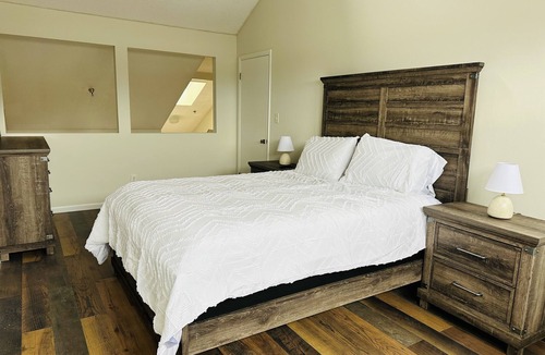 Johnson City House | Charming Tennessee Townhome! 2 Bedroom in North JC - Townhome with patio