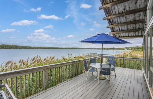 Eastham Cottage | Charming Waterfront Escape Along the Cove