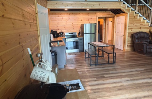 Campton Cabin | Chasin Turkeys is a Charming 2-bedroom Lakefront cabin in Red River Groge