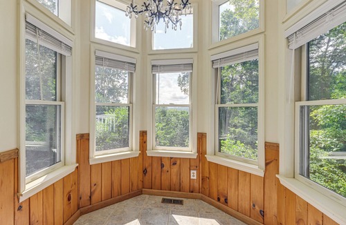 Franklin Cottage | Chateaux-style Franklin Retreat w/Sauna and More