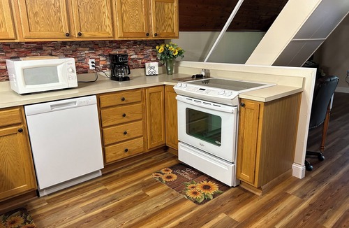 Wellington Cabin | Cherokee Cabin Renovated - Cliff & Lake Views - Cave Run Lake & Red River Gorge