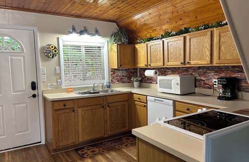 Wellington Cabin | Cherokee Cabin Renovated - Cliff & Lake Views - Cave Run Lake & Red River Gorge