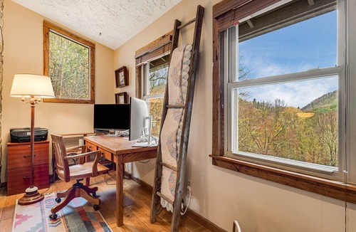 Canton Cabin | Chestnut House: private luxury log cabin with mountain views, trout stream, WiFi