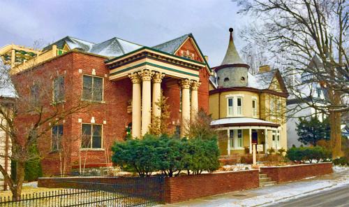 Northside District Bed & Breakfast | Chez Lyndon Manor