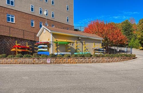 Huddleston House | Chic Waters - Spacious lakefront condo w/shared pool, hot tub, tennis court, private balcony