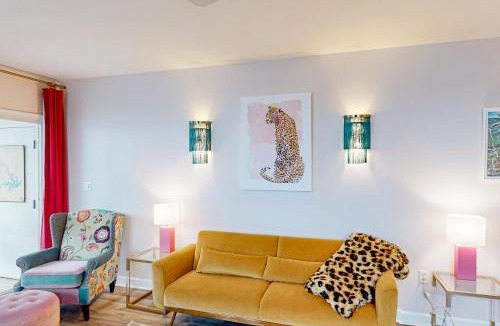 Huddleston House | Chic Waters - Spacious lakefront condo w/shared pool, hot tub, tennis court, private balcony
