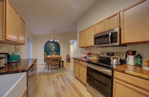 Front Royal Cabin | Chipmunk Hollow | Hot Tub, Grill & Fire Table | 3BR, Sleeps 6