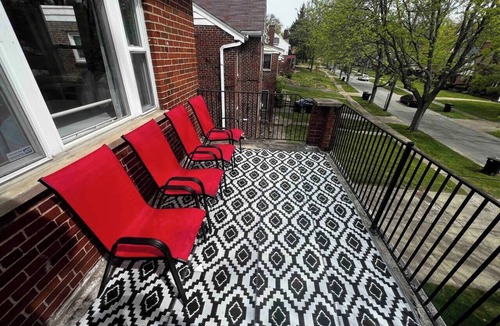 Westwood Apartment | Cincy Furnished Stays Comfy Cozy Safe 2nd Floor Aptmnt 13 Min to UC Med