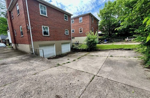 Westwood Apartment | Cincy Furnished Stays Comfy Cozy Safe 2nd Floor Aptmnt 13 Min to UC Med