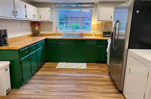 Johnson City Apartment | City Vibes + Nature Trails! Relax in our comfy 2BR—perfect base for exploring Johnson City & beyond.