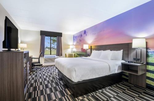 Richmond Hotel | Clarion Pointe Richmond North near University