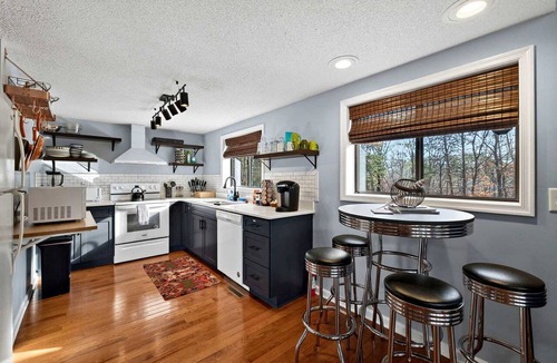 The Woods Cabin | Classic Mountain Retreat Cabin with Private Hot Tub Near Hiking & Golf in Hedgesville, West Virginia