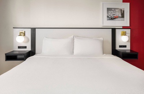York Hotel | Clean 1 King-Bed Room in York just off I-83 Harrisburg Hershey