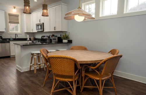 Fairview House | Clean and crisp design, new 4BR, easy ride to DT Asheville, and Biltmore Estate.