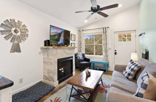 Blowing Rock House | Clementine Cottage at Doe Creek