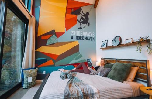 Rogers House | Cliff Hot Tub with Deck Fire Pit Mural and Pet Friendly
