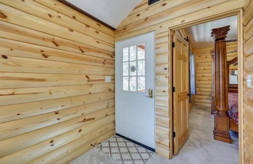 Eureka Springs House | Cliffside Eureka Springs Cabin w/Beaver Lake View