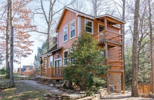 Rogers House | Climbers Haven- Hot Tub, Firepit, Sunroom, 5 mins to Natural Bridge