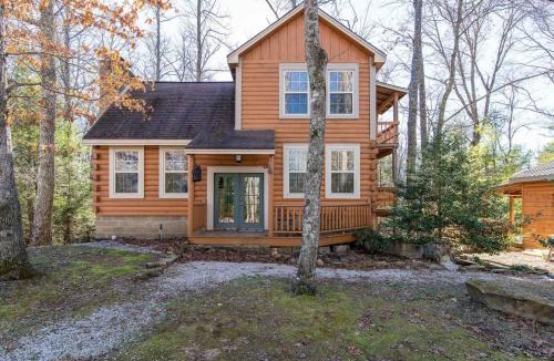 Rogers House | Climbers Haven- Hot Tub, Firepit, Sunroom, 5 mins to Natural Bridge