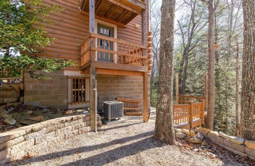 Rogers House | Climbers Haven- Hot Tub, Firepit, Sunroom, 5 mins to Natural Bridge