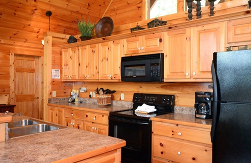 Black Bear Falls Cabin | Closer To Home - Luxurious Mountain Cabin in the Smokies