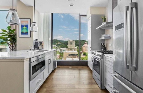 Downtown Asheville Condo | Cloud 10 | Arras Vacation Rentals