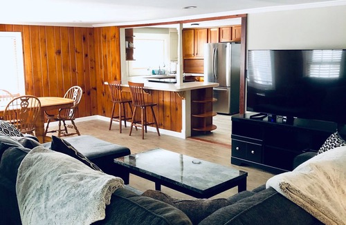 Saratoga Springs House | Come enjoy our quaint home across the street from the lake