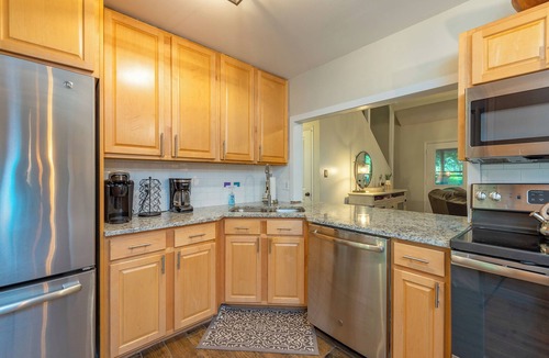 Wolf Laurel Cabin | Come Ski Hatley Pointe! Hot Tub+Fire Pit, Fireplace,WiFi, Pet Friendly!