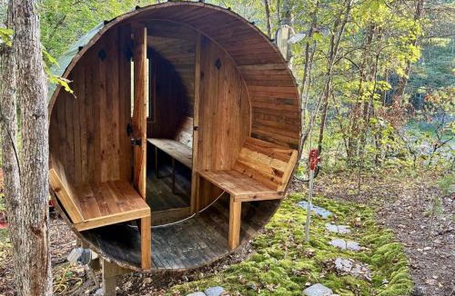 Stanton House | Come stay in a magical cabin with a bedroom in the trees