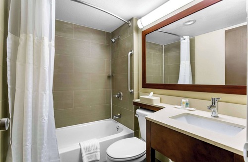 Frederick Hotel | Comfort Inn Red Horse Frederick