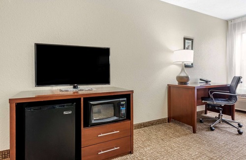 Roselawn Finance Hotel | Comfort Inn & Suites Cincinnati Eastgate