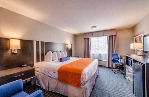 Lexington Hotel | Comfort Meets Affordability, Pool, Free Breakfast, Free Parking Onsite!