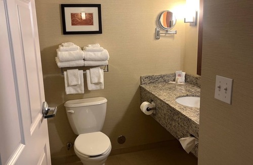 Marietta Hotel | Comfort Suites Marietta - Parkersburg