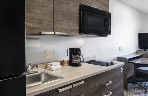 Wenatchee Hotel | Comfortable Room w/Private Bath - Your Oasis in St Joseph, MO