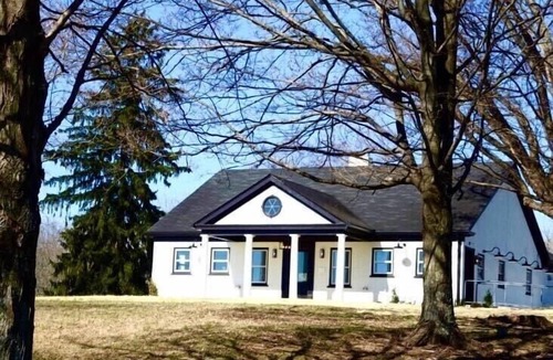 Crittenden House | Comfortably sleeps 7, 3 bedroom 2 FULL bath newly updated home, with lower level
