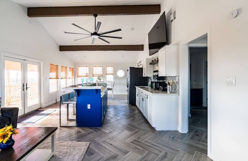 Galveston House | Comfy triplex unit perfect for small groups and families