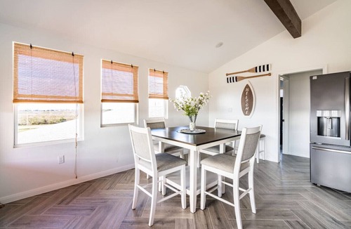 Galveston House | Comfy triplex unit perfect for small groups and families