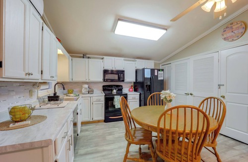 Newland House | Community Perks! Mountain Home w/Deck in Newland