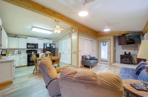 Newland House | Community Perks! Mountain Home w/Deck in Newland