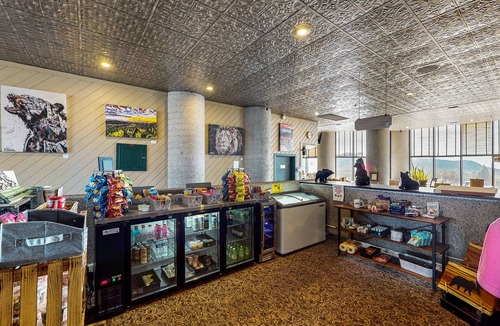 Sugar Mountain Condo | Condo at Sugar Top Resort overlooking the slopes | Full Kitchen and WIFI