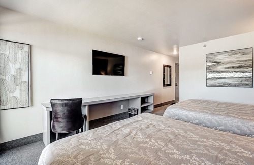 Angel Fire Hotel | Convenient Location | Elk Horn Lodge 206