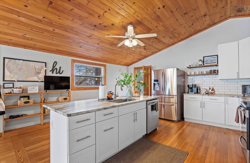 Black Mountain Cabin | Cool Lodge sleeps 8 sauna, hot tub, firepit