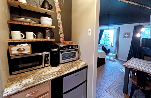 Gateway Apartment | Copper Birch Studio - Basecamp to Adventure