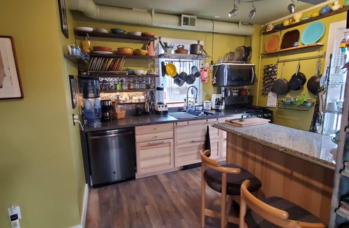 Frederick House | Corporate Housing in Downtown Frederick w/Parking & WiFi