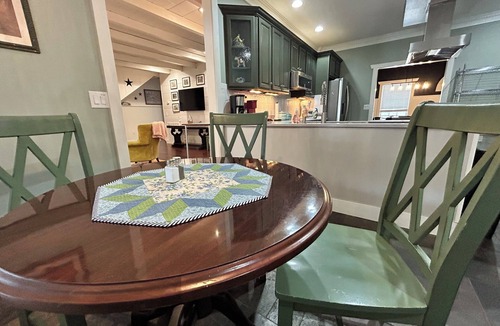 Kingsport House | Cottage at Cliffside - 10 guests - 4 Bedroom - 3.5 Bath