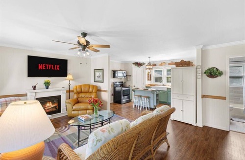 Tri-Cities House | Country Chic Family Retreat Near Boone Lake